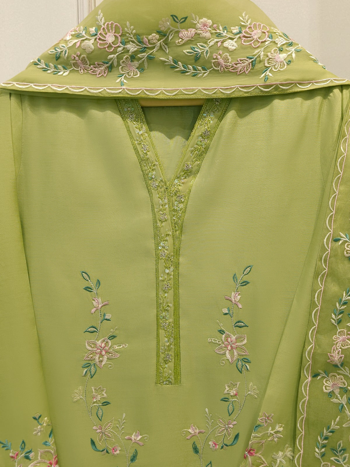 3 Piece - Pure Khaddi Silk Embroidered Suit S115092