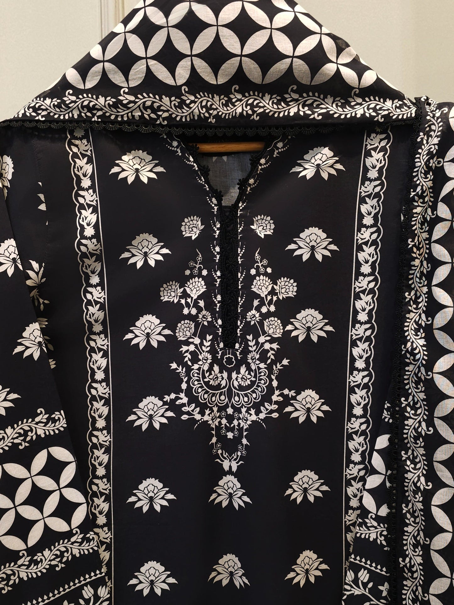 AGHA NOOR 2-Piece Digital Printed Cambric Suit