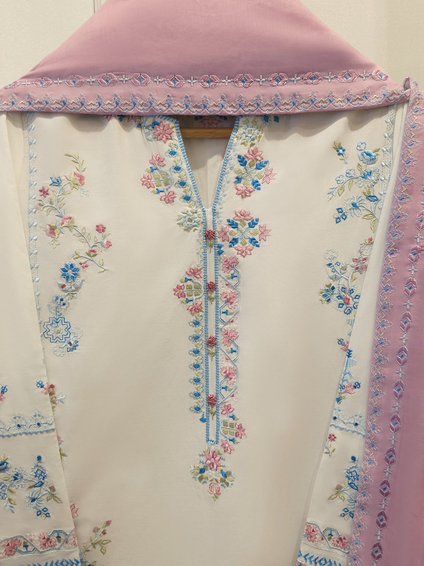 AGHA NOOR 2 Piece - Embroidered Cambric Suit