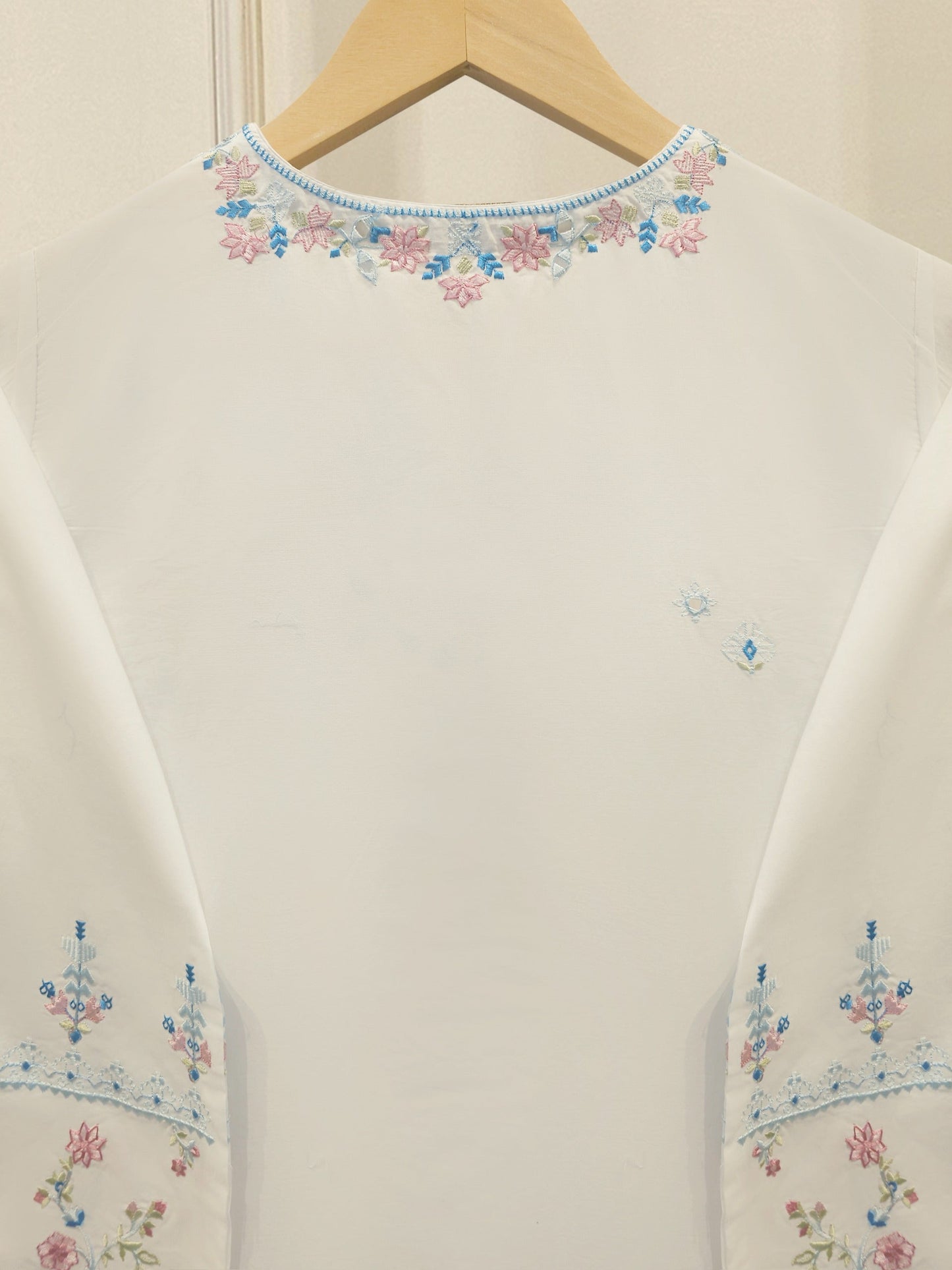 AGHA NOOR 2 Piece - Embroidered Cambric Suit