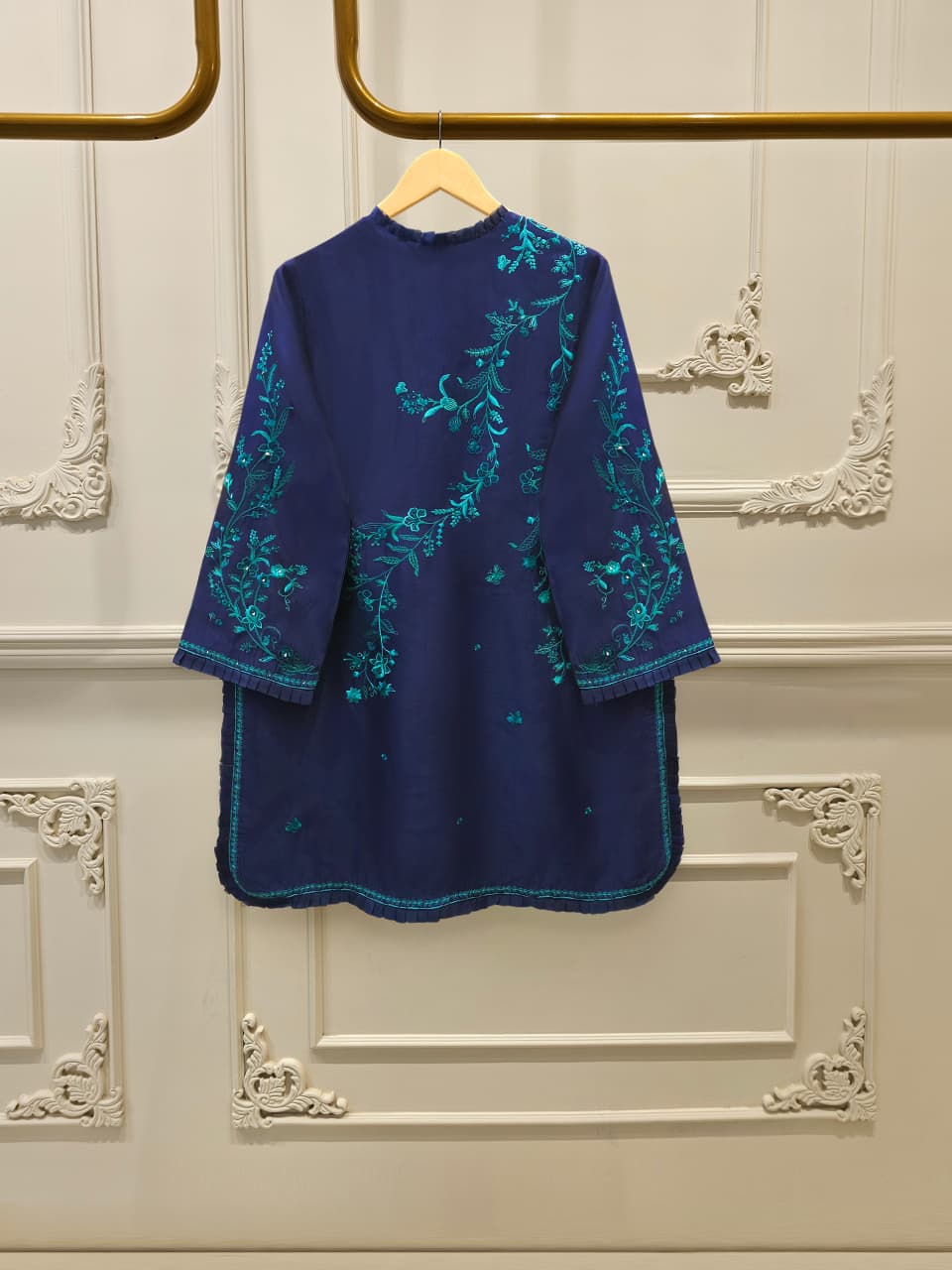 AGHA NOOR 3 Piece- Pure Shisha Silk Embroidered Suit S115107
