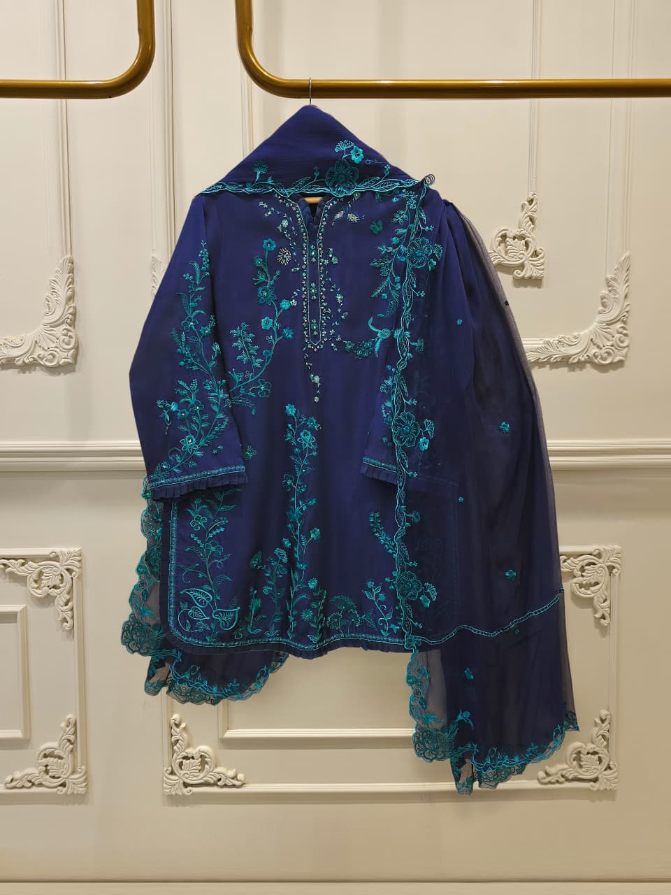 AGHA NOOR 3 Piece- Pure Shisha Silk Embroidered Suit S115107