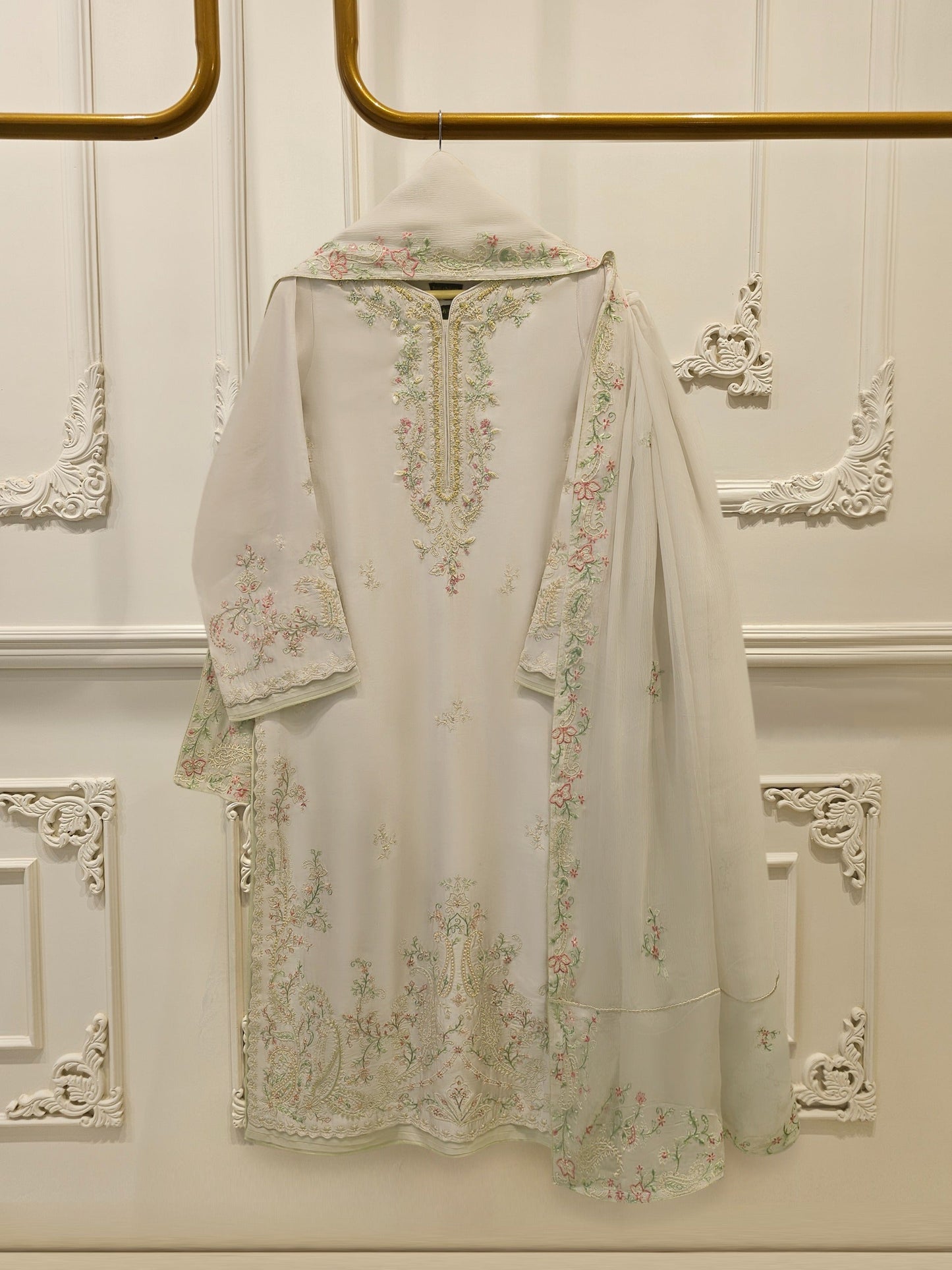 AGHA NOOR 3 Piece- Pure Sheesha Silk Embroidered Suit S115118
