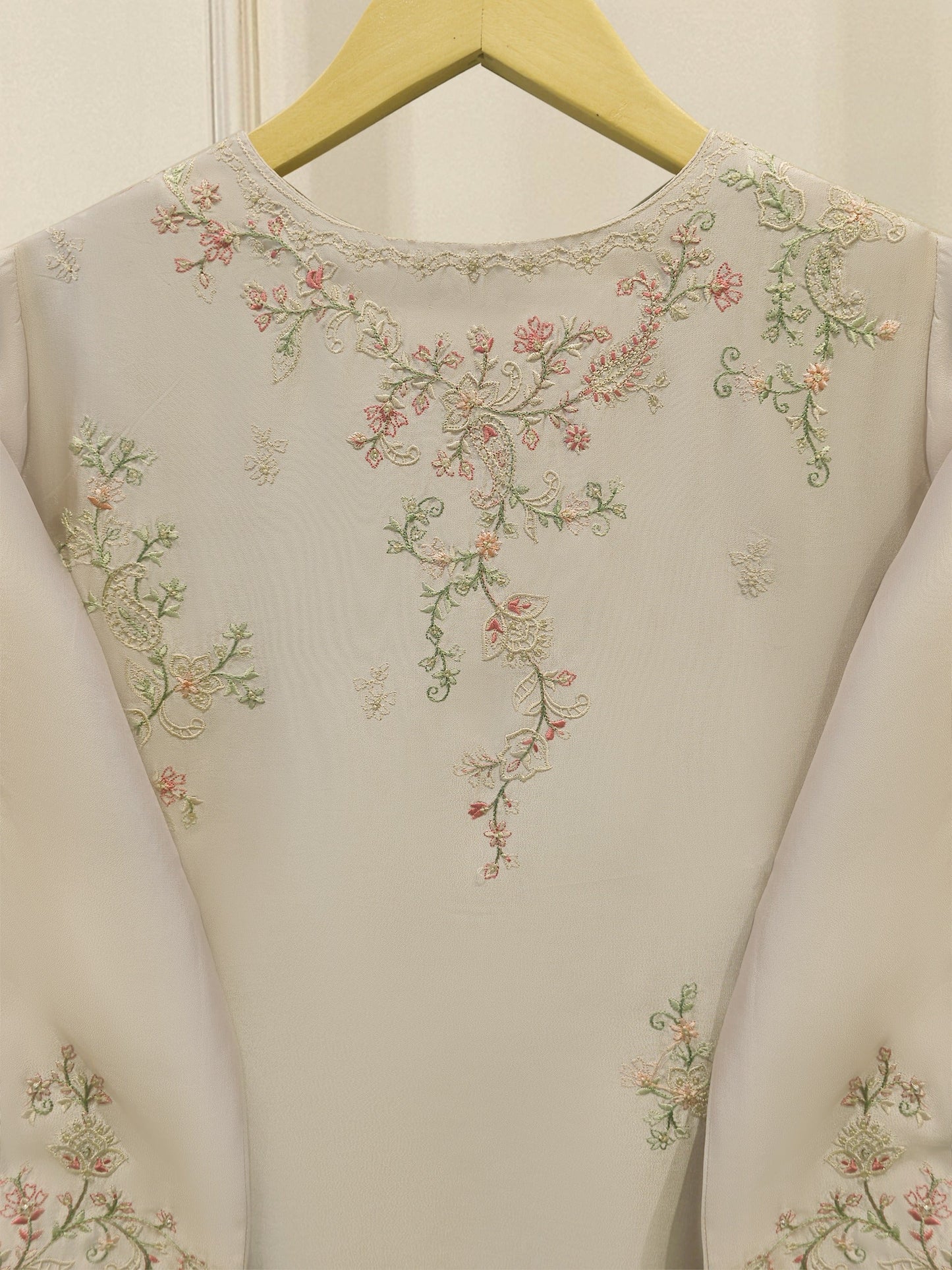AGHA NOOR 3 Piece- Pure Sheesha Silk Embroidered Suit S115118