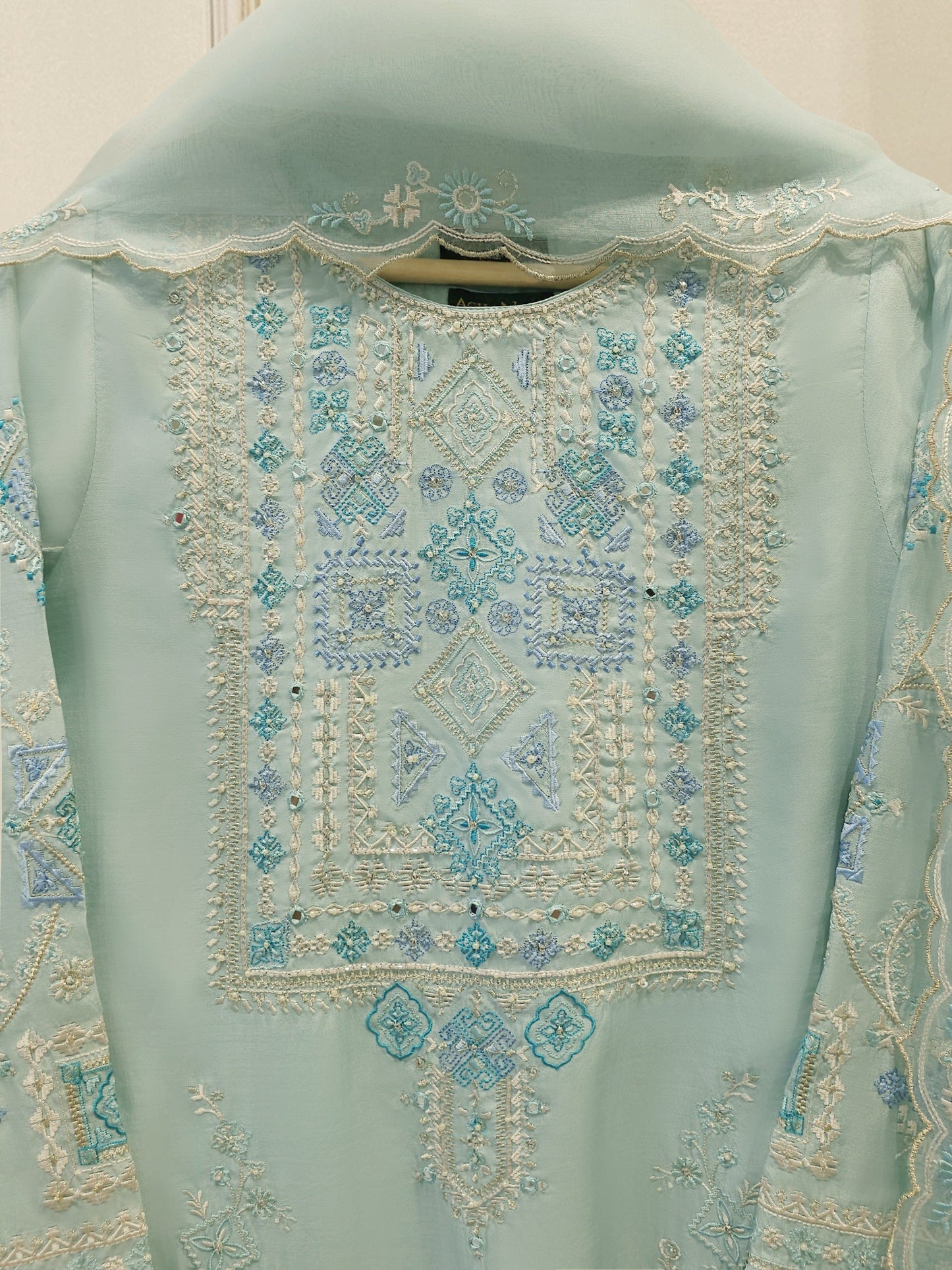 AGHA NOOR 3 Piece - Pure Khaddi Silk Embroidered Suit S115124