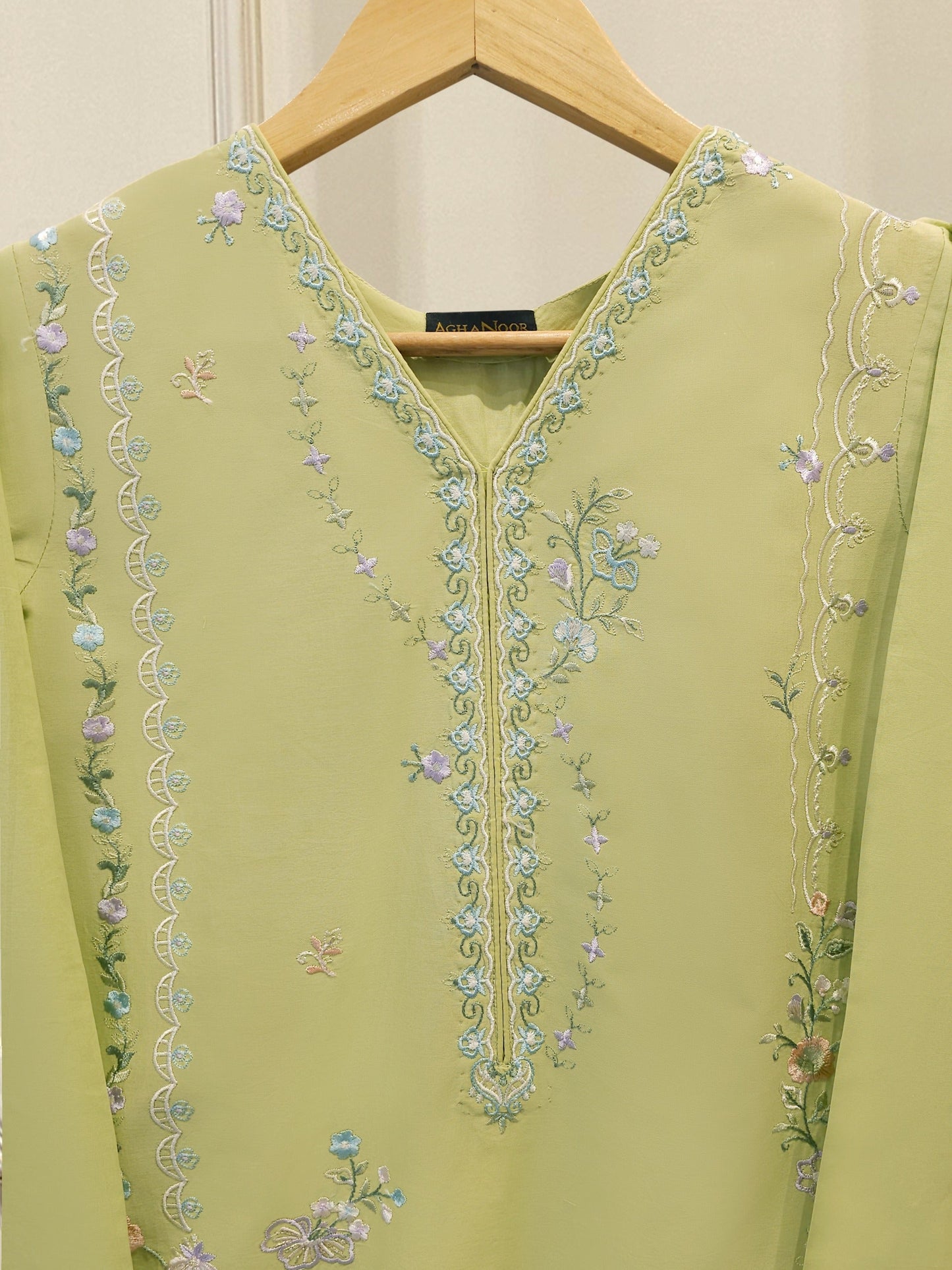AGHA NOOR 2 Piece - Embroidered Cambric Suit