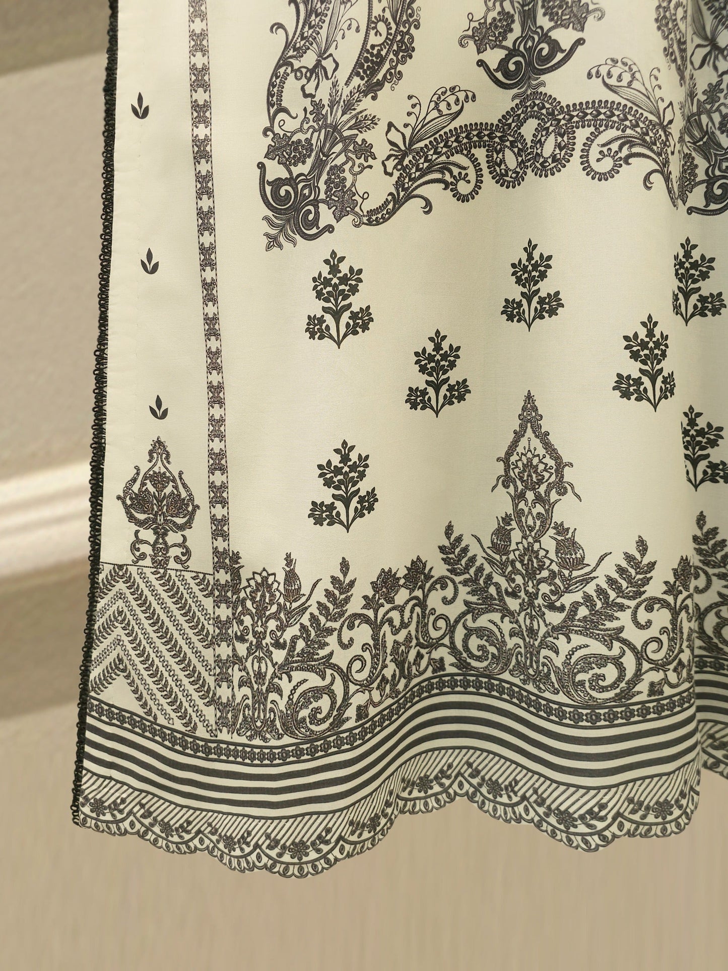 AGHA NOOR 2-Piece Digital Printed Cambric Suit