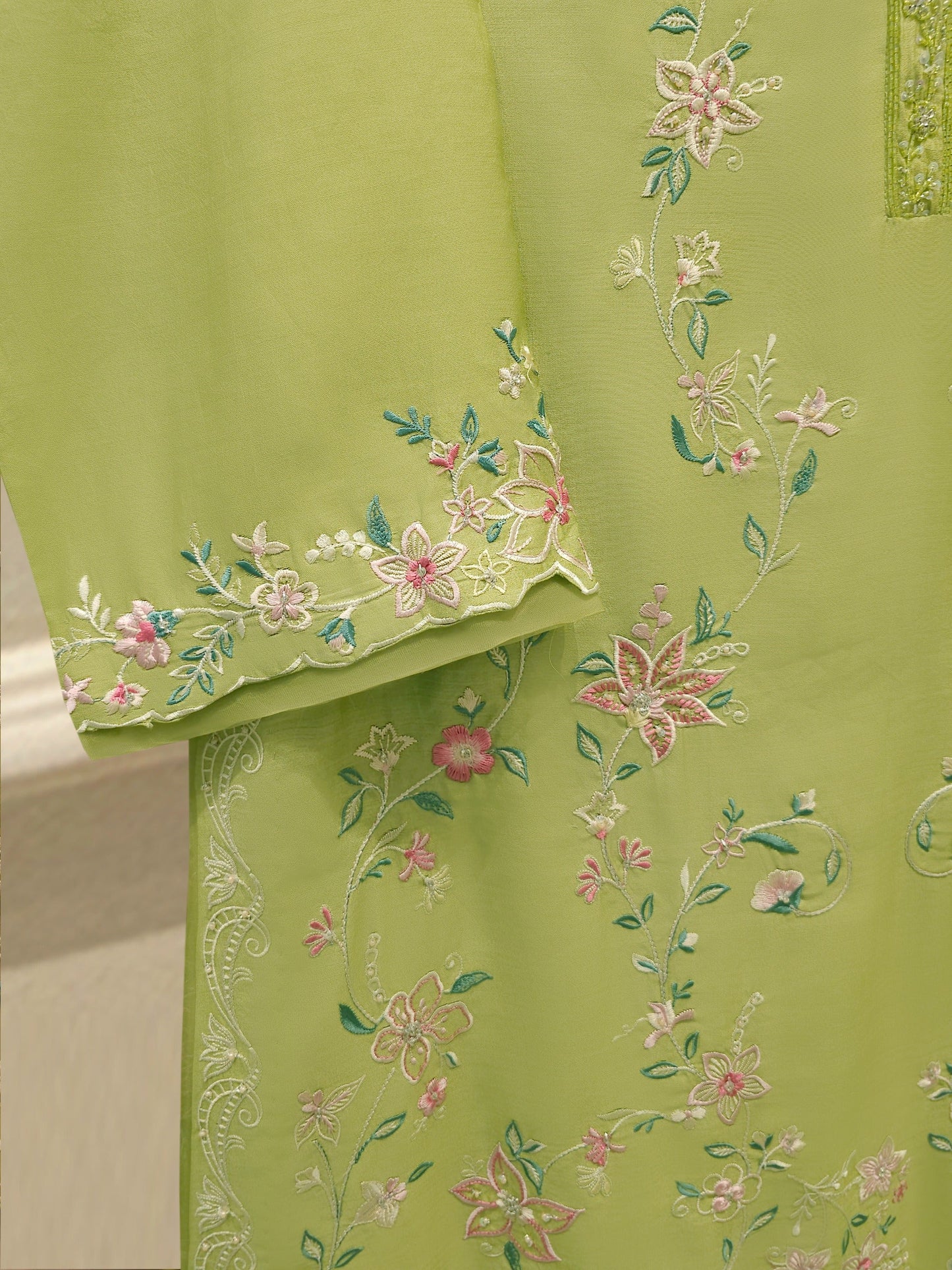 3 Piece - Pure Khaddi Silk Embroidered Suit S115092