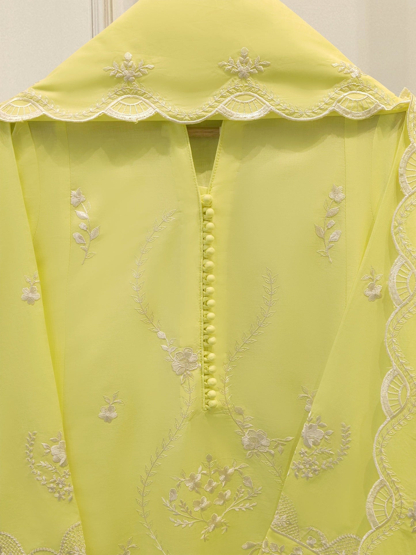 AGHA NOOR 3 Piece - Embroidered Cambric Suit
