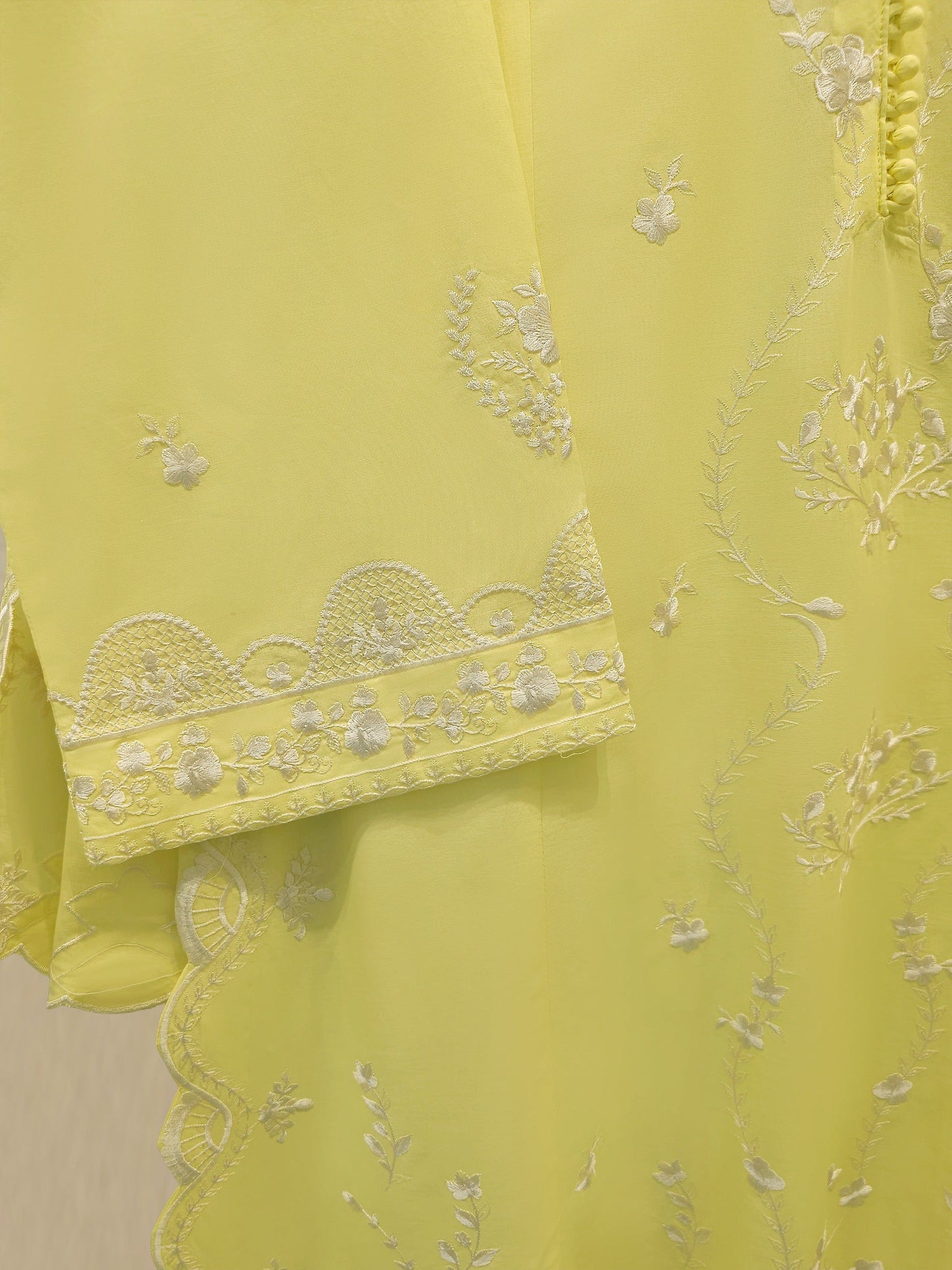 AGHA NOOR 3 Piece - Embroidered Cambric Suit
