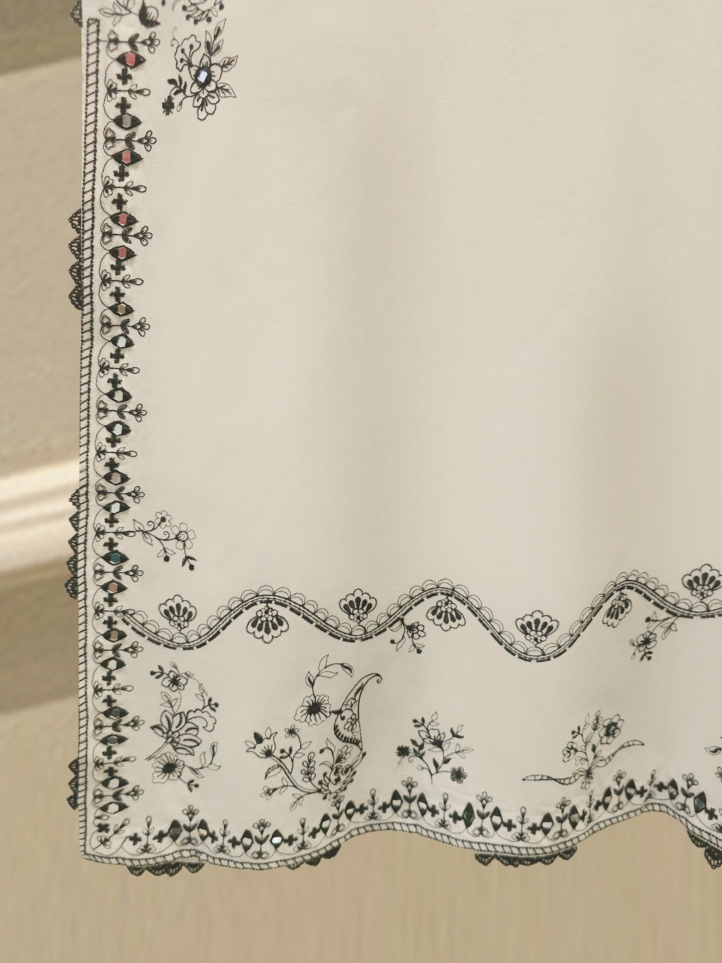 AGHA NOOR 2 Piece - Embroidered Cambric Suit