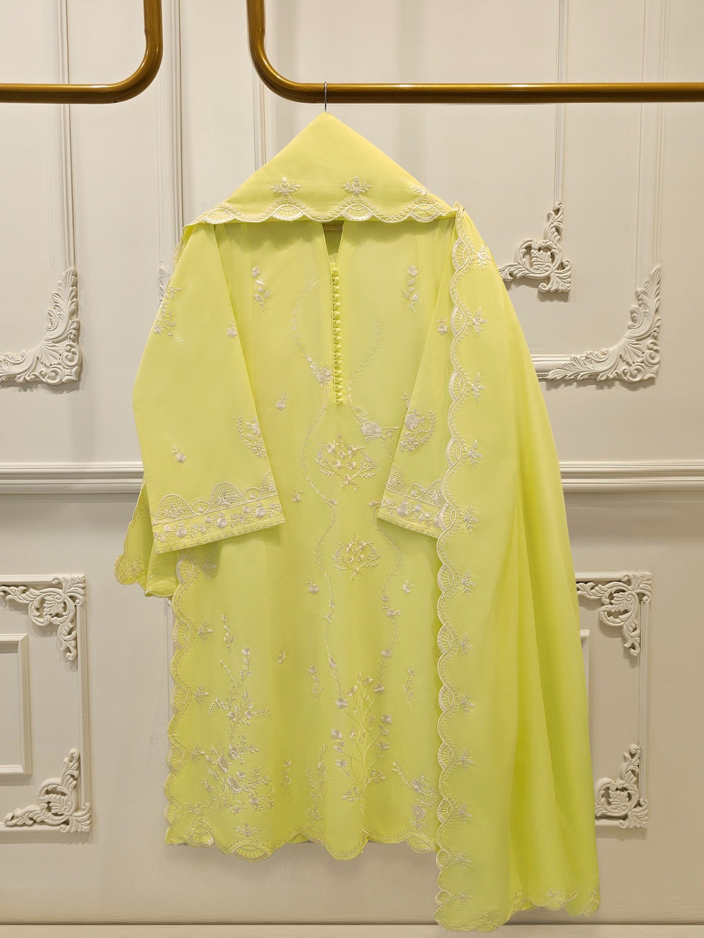 AGHA NOOR 3 Piece - Embroidered Cambric Suit