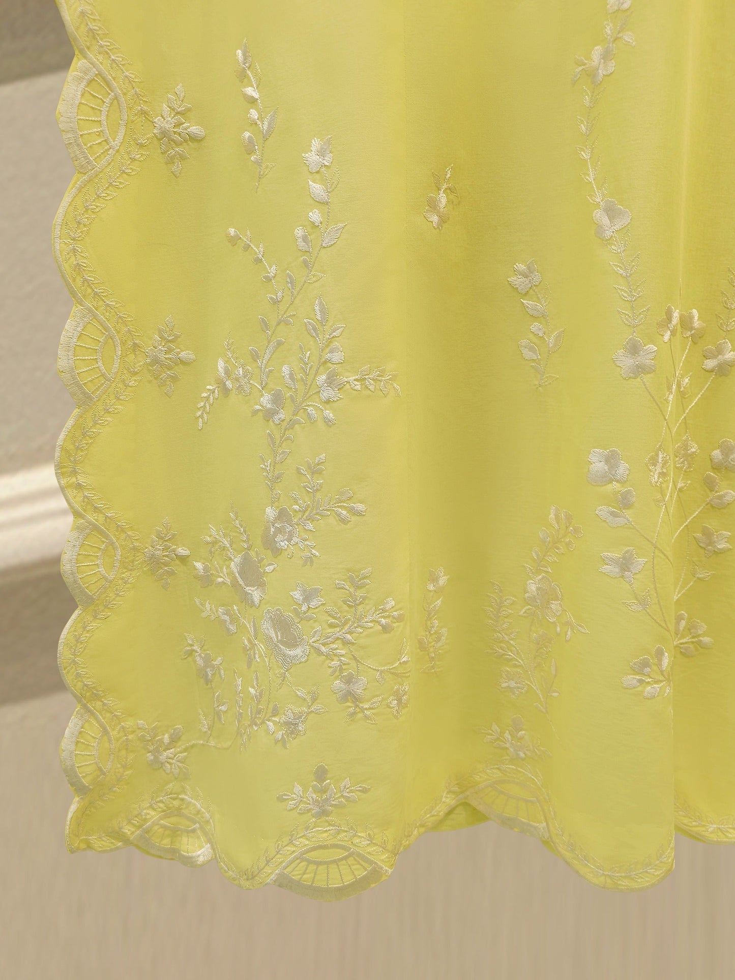 AGHA NOOR 3 Piece - Embroidered Cambric Suit